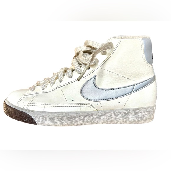 Nothing - Picture 4 of 16